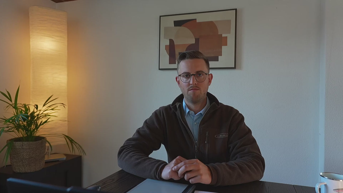 Video: Nicola Schwendimann erläutert die IT-Herausforderungen von KMUs und Solo-Selbstständigen, hebt die Vorteile moderner Microsoft-Cloud-Lösungen mit nutzungsbasierter Abrechnung hervor und lädt dazu ein, das Analyseformular für eine persönliche Einschätzung und weitere Service-Informationen auszufüllen.